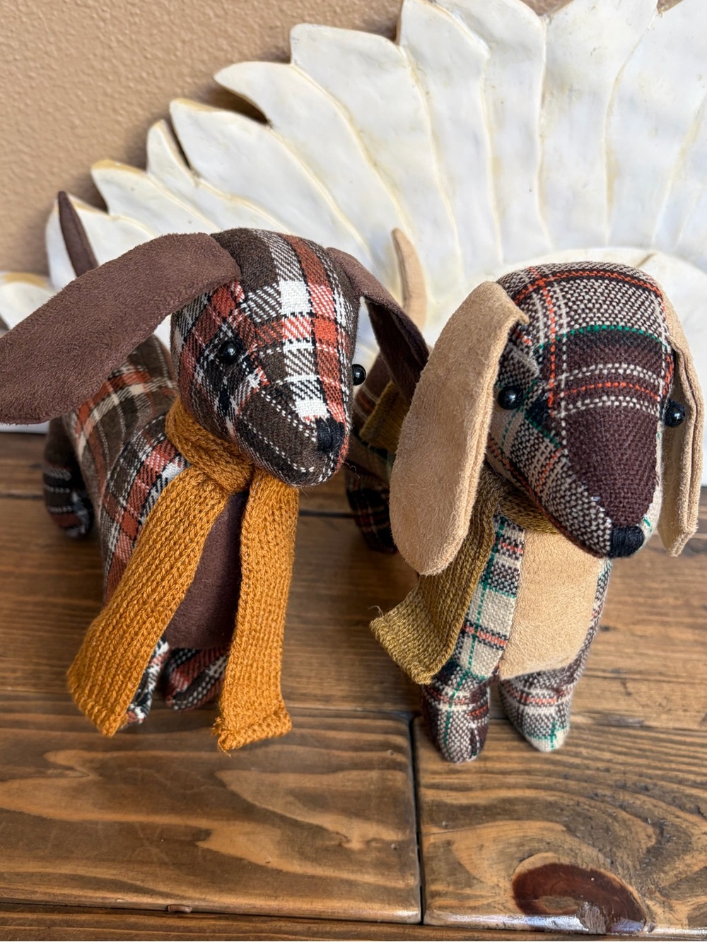 Target 2017 Dachshund Plaid Print 11 inch Dogs set of 2 Fall Decor Excellent